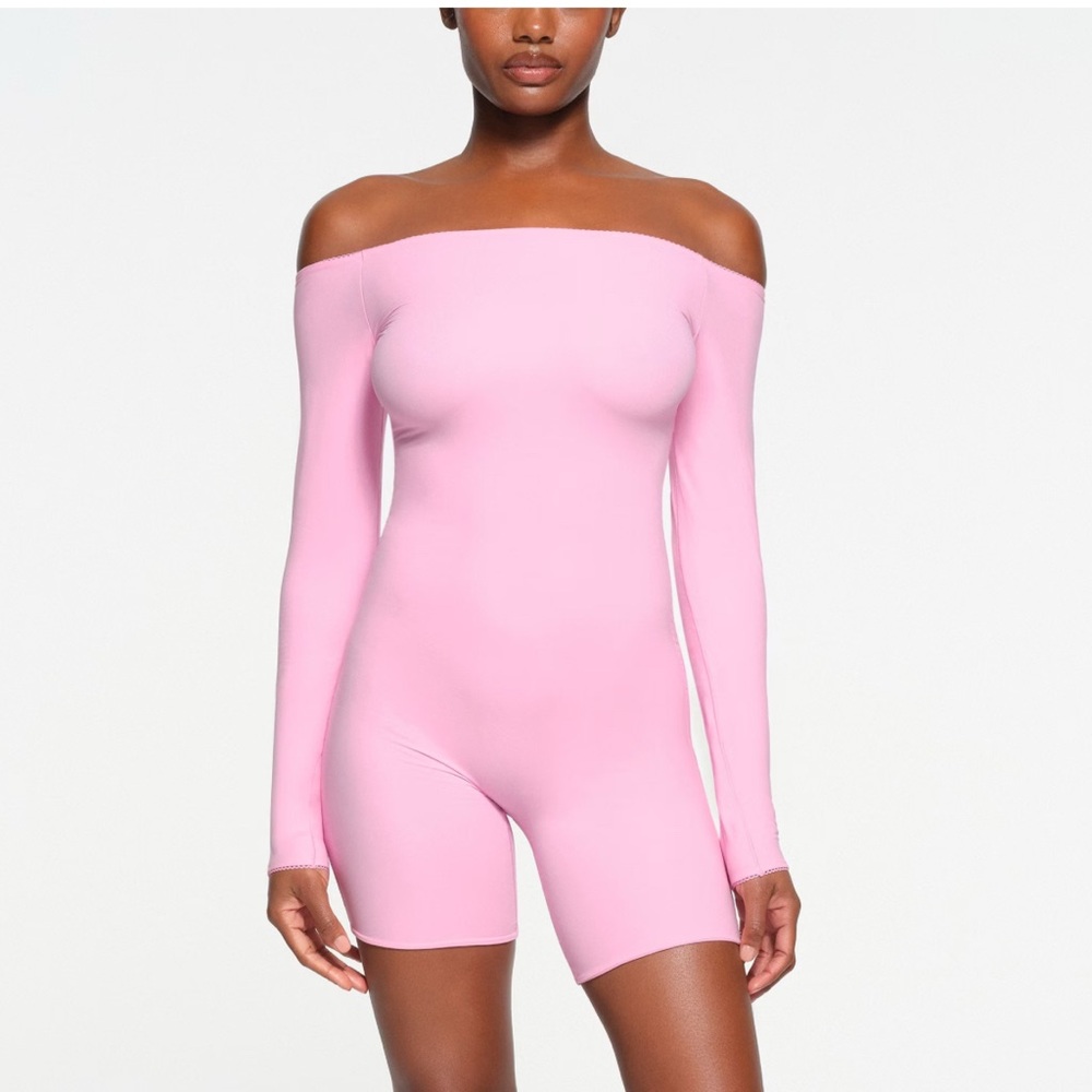 SKIMS Fits Everybody Picot Off-the-Shoulder Onesie — Bubblegum | Size M | NWT - Picture 2 of 6